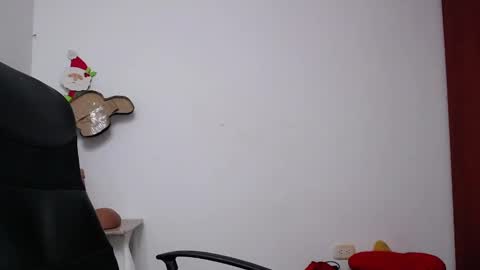 Snapshot of soft_fetish chatting on 01/20/25, 09:22 Camila M online show from 01/20/25, 09:22