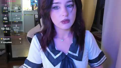 Snapshot of softalone chatting on 11/12/25, 10:20 Di online show from 11/12/25, 10:20