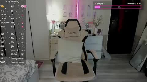 Snapshot of softalone chatting on 06/14/26, 02:24 Di online show from 06/14/26, 02:24