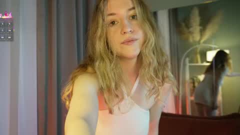 softdreamer_ online show from 11/05/25, 10:04