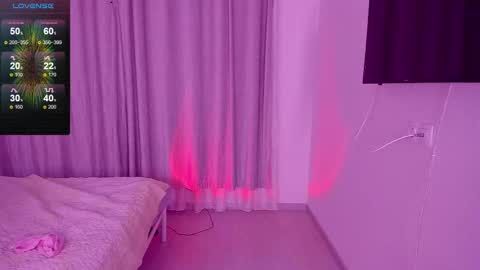 Snapshot of softt_kitty chatting on 03/11/25, 07:47 Emily online show from 03/11/25, 07:47