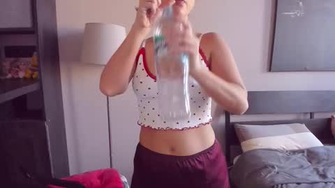 Snapshot of softt_kitty chatting on 10/17/25, 09:56 Emily online show from 10/17/25, 09:56