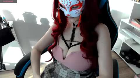 Snapshot of softvoltage_ chatting on 06/04/26, 03:18 Nika Schwarz online show from 06/04/26, 03:18