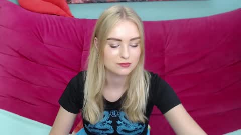 Snapshot of sofysoft chatting on 09/17/25, 04:36 sofysoft online show from 09/17/25, 04:36