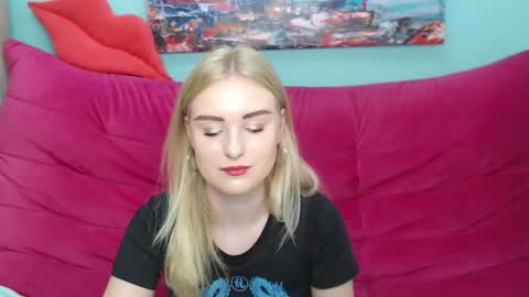 Snapshot of sofysoft chatting on 09/18/25, 04:47 sofysoft online show from 09/18/25, 04:47