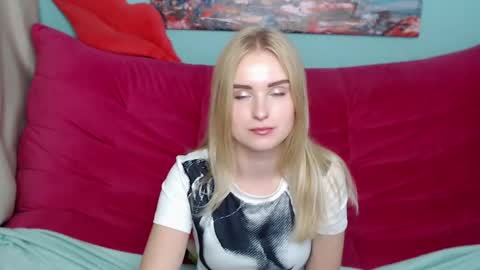 Snapshot of sofysoft chatting on 10/17/25, 05:54 sofysoft online show from 10/17/25, 05:54