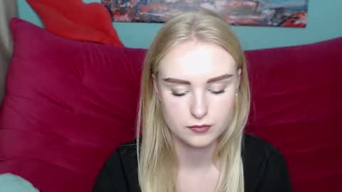 Snapshot of sofysoft chatting on 10/19/25, 04:51 sofysoft online show from 10/19/25, 04:51