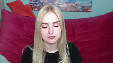 Snapshot of sofysoft chatting on 10/23/25, 04:56 sofysoft online show from 10/23/25, 04:56