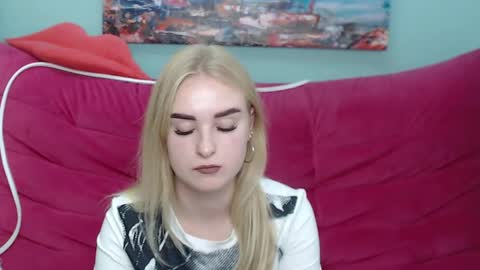 Snapshot of sofysoft chatting on 10/25/25, 06:32 sofysoft online show from 10/25/25, 06:32