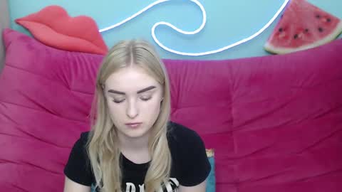 Snapshot of sofysoft chatting on 11/10/25, 06:12 sofysoft online show from 11/10/25, 06:12