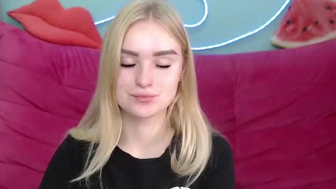 Snapshot of sofysoft chatting on 11/14/25, 06:34 sofysoft online show from 11/14/25, 06:34