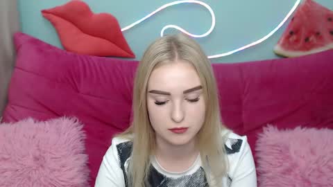 Snapshot of sofysoft chatting on 11/18/25, 05:34 sofysoft online show from 11/18/25, 05:34