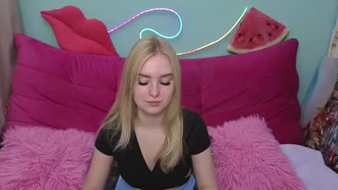 Snapshot of sofysoft chatting on 11/30/25, 05:55 sofysoft online show from 11/30/25, 05:55