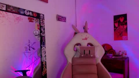gin independent model online show from 12/17/24, 07:29