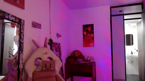 gin independent model online show from 12/18/24, 01:37