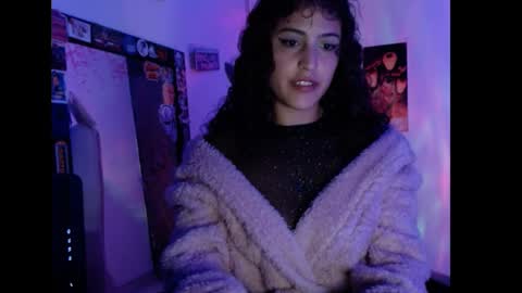 gin independent model online show from 12/23/24, 08:11