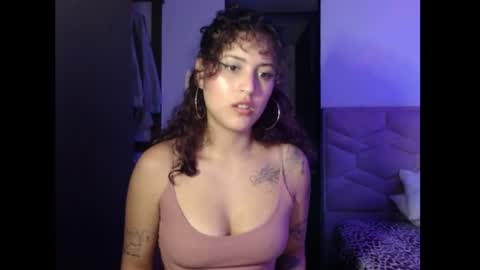 gin independent model online show from 01/13/25, 04:50
