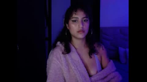 gin independent model online show from 01/14/25, 08:52