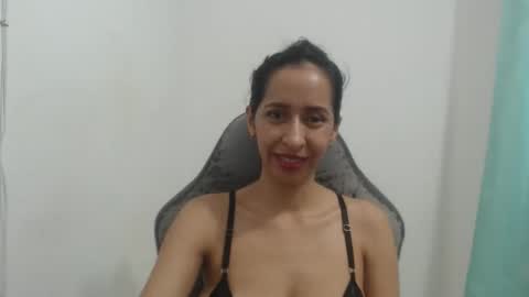 Snapshot of sol_lucia chatting on 12/18/25, 12:00 Sol lucia online show from 12/18/25, 12:00