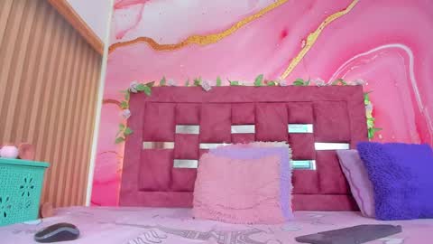Snapshot of sol_stephanny chatting on 04/15/26, 06:48 Sol online show from 04/15/26, 06:48