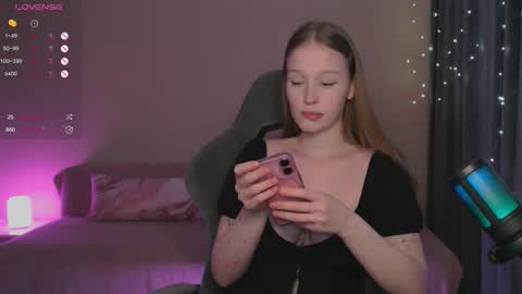 Snapshot of solanochka chatting on 12/23/25, 10:24 Jennifer Jenny Jen online show from 12/23/25, 10:24