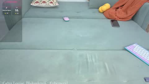 Snapshot of solaralice chatting on 10/18/25, 07:47 SolarAlice online show from 10/18/25, 07:47