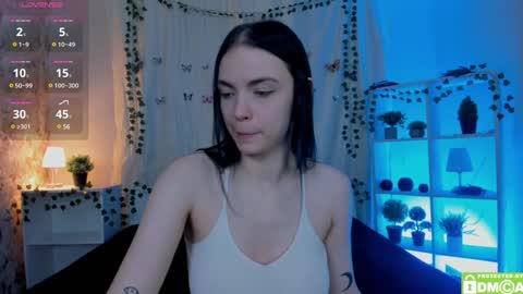 Luna online show from 01/11/25, 01:43