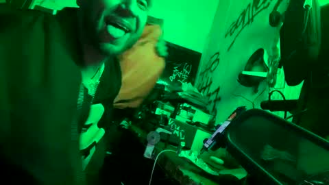 Snapshot of son_e_blacc chatting on 01/17/25, 11:59 Soni online show from 01/17/25, 11:59