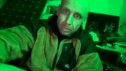 Snapshot of son_e_blacc chatting on 02/13/25, 08:45 Soni online show from 02/13/25, 08:45