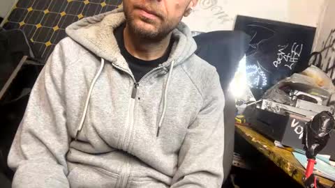 Snapshot of son_e_blacc chatting on 02/21/25, 05:02 Soni online show from 02/21/25, 05:02