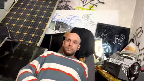 Snapshot of son_e_blacc chatting on 02/21/25, 12:50 Soni online show from 02/21/25, 12:50