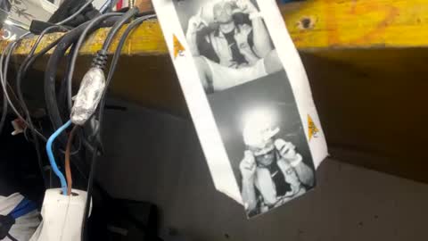 Snapshot of son_e_blacc chatting on 02/24/25, 11:32 Soni online show from 02/24/25, 11:32