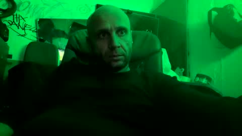 Snapshot of son_e_blacc chatting on 10/22/25, 04:40 Soni online show from 10/22/25, 04:40