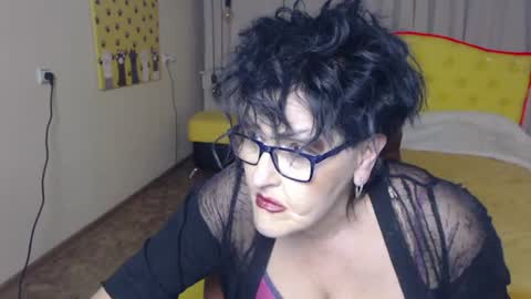Snapshot of sondrariddle chatting on 02/17/26, 01:02 sondrariddle online show from 02/17/26, 01:02