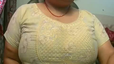 Snapshot of soni88888 chatting on 02/19/25, 10:34 soni88888 online show from 02/19/25, 10:34