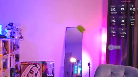 Snapshot of sonia__rose chatting on 02/14/25, 04:09 Sonia online show from 02/14/25, 04:09