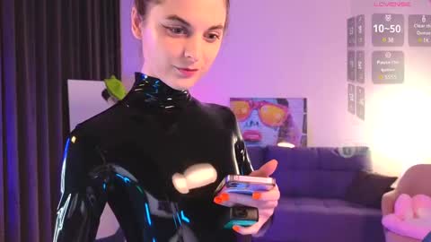 Snapshot of sonia__rose chatting on 03/12/25, 04:02 Sonia online show from 03/12/25, 04:02