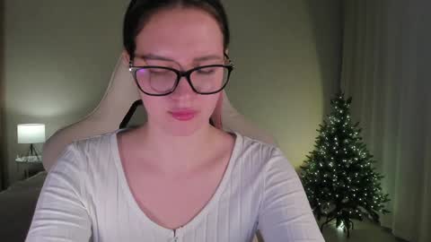 sonia_moon_ online show from 12/08/24, 04:14