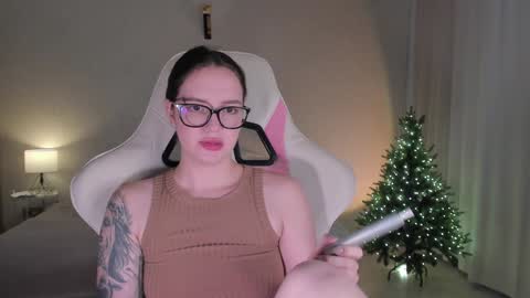 sonia_moon_ online show from 12/11/24, 04:39