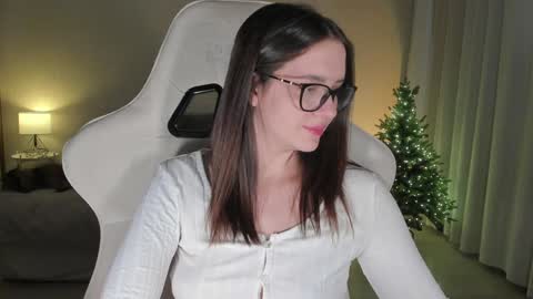 sonia_moon_ online show from 12/21/24, 05:47