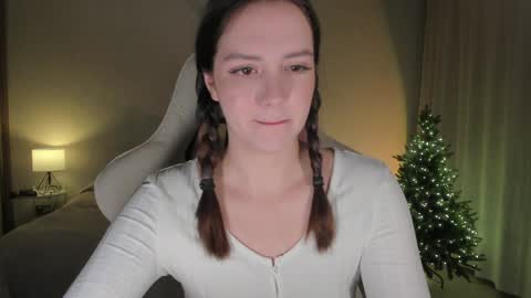 sonia_moon_ online show from 12/31/24, 01:57