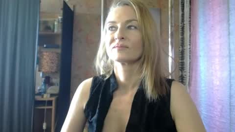 Snapshot of soniadance chatting on 04/21/26, 01:39 Sonia online show from 04/21/26, 01:39