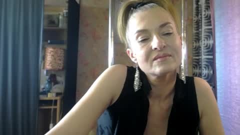 Snapshot of soniadance chatting on 04/22/26, 01:56 Sonia online show from 04/22/26, 01:56
