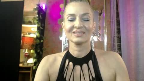Snapshot of soniadance chatting on 05/13/26, 02:25 Sonia online show from 05/13/26, 02:25