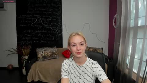 Snapshot of sonnysofia chatting on 06/06/26, 06:07 Sonya online show from 06/06/26, 06:07