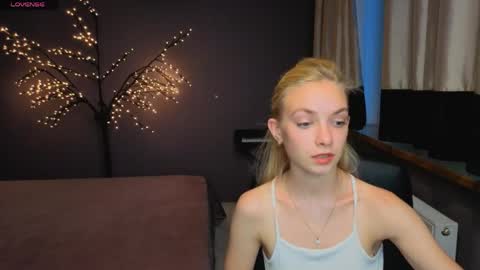 Snapshot of sonnysofia chatting on 06/07/26, 05:38 Sonya online show from 06/07/26, 05:38