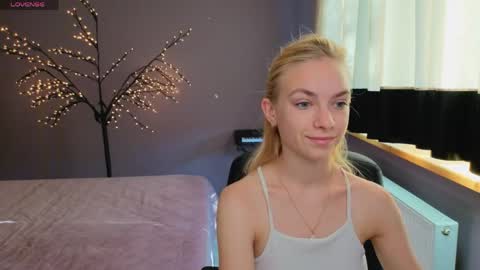 Snapshot of sonnysofia chatting on 06/08/26, 05:30 Sonya online show from 06/08/26, 05:30