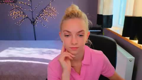 Snapshot of sonnysofia chatting on 06/10/26, 05:39 Sonya online show from 06/10/26, 05:39