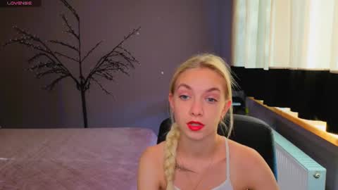 Snapshot of sonnysofia chatting on 06/11/26, 05:38 Sonya online show from 06/11/26, 05:38