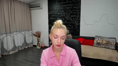 Snapshot of sonnysofia chatting on 06/12/26, 05:39 Sonya online show from 06/12/26, 05:39